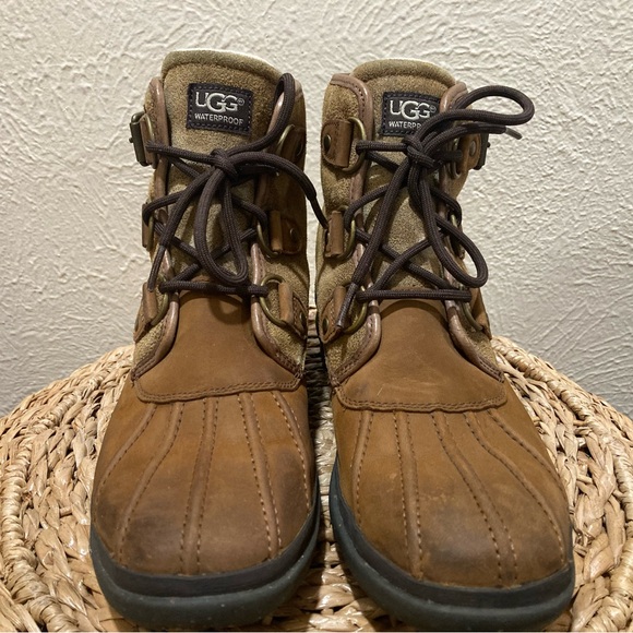 Women’s Ugg Waterproof Boots Size 8 - Picture 3 of 5